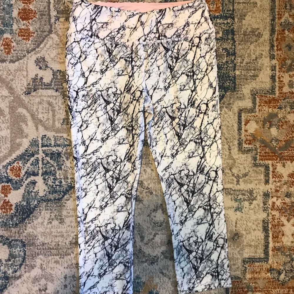 Crop yoga pants